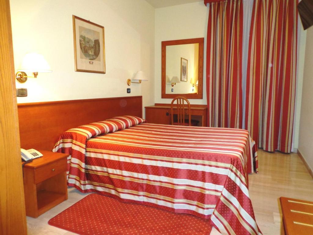Select Hotel